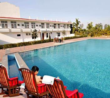 Gajraula Haveli Resort מראה חיצוני תמונה